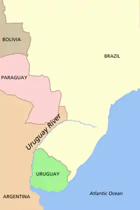 La frontière est constituée par le fleuve Uruguay.