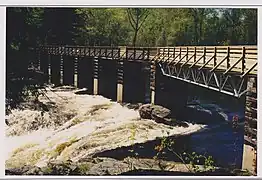 Parc de la rivière Batiscan, passerelle, débit printanier