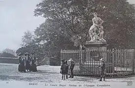 La Marne d'Antoine Coysevox sur le cours Dajot (transférée au musée du Louvre à la Libération).