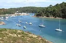 La ria du Belon, vue vers l'amont depuis la pointe de Questélan (rive droite, côté Riec-sur-Bélon).