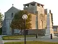 L'église et le monument aux morts.