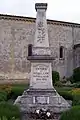 Le monument aux morts près de l'église (mai 2012).