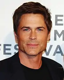 Rob Lowe interprète Chris Traeger.