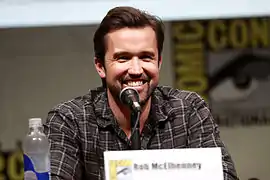 Rob McElhenney dans le rôle de Ronald « Mac » McDonald