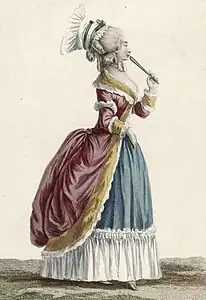 Gravure de mode coloriée, robe circassienne avec manteau framboise, bonnet blanc à ruban.