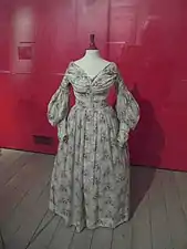 Robe en tissu imprimé (XVIIIe siècle).