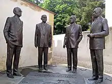 Monument en hommage aux Pères fondateurs de l'Europe devant la maison de Robert Schuman à Scy-Chazelles.