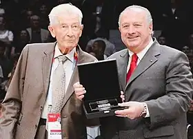 Robert Blanchard avec Horacio Muratore (Président de la FIBA de 2014 à 2019) en 2015 lors de la cérémonie Hall of Fame de la FIBA