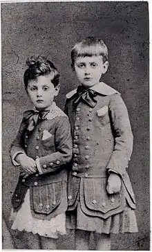 Robert, son frère, et Marcel, vers 1876.