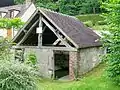 Le lavoir de Noël-Saint-Remi, route de l'église, près de l'arbre de la Liberté.