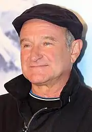 Robin Williams, voix de Dennis le chien
