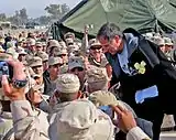 Robin Williams aux côtés des soldats américains à Bagdad en 2004.