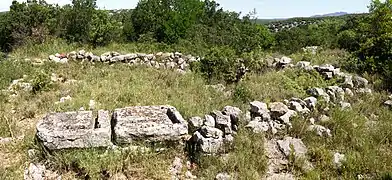 Ruines de la chapelle du Roc de Pampelune.