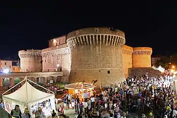 Summer Jamboree aux abords de la forteresse roveresque de Senigallia.