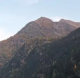 La roche Fleurie vue depuis Orelle.