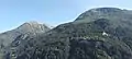 Vue de la roche Fleurie (au premier plan à gauche), du pic Noir (derrière à gauche) et du mont Coburne (à droite).