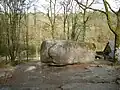 La Roche tremblante vue du sud, d'au-dessus, du côté où on peut la faire bouger.