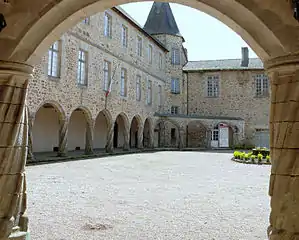 Arcade de la cour