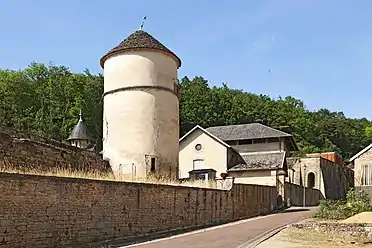 Vestiges de l'ancien château-fort.