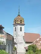 Église paroissiale Saint-Jean-Baptiste avec son clocher comtois.