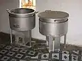 Petit rocket stove manufacturé, pour cuisson.