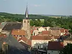 L'église Saint-Nicolas et le village.