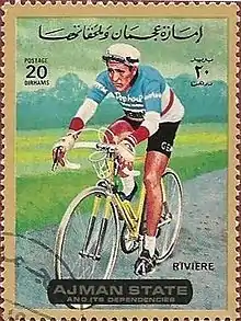 Photographie en couleur d'un timbre sur lequel est dessiné un cycliste.