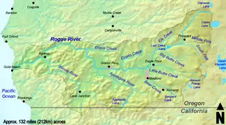 Carte du bassin versant du fleuve Rogue ; le Crater Lake est au nord-est.
