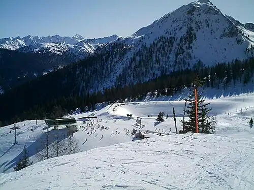 légende=Vue de la station en altitude.