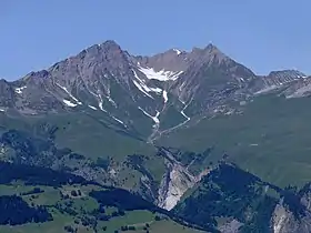 Le Roignais, à gauche, vu depuis Arc 1800.