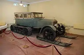 Rolls-Royce Silver Ghost personnelle de Lénine  à autochenille Kégresse.