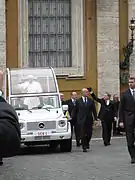 Benoît XVI en papamobile.