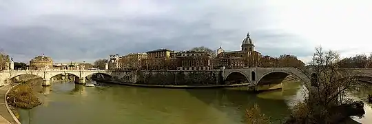 Église San Giovanni Battista dei Fiorentini et pont Principe Amedeo du Tibre (à droite) et pont Vittorio Emanuele II et château Saint-Ange du Vatican (à gauche)