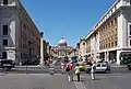 Vue sur la Via della Conciliazione depuis l'est. A droite la façade du Palazzo Pio.