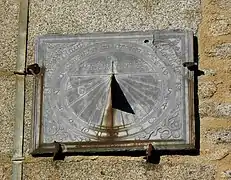 Cadran solaire daté de 1663.