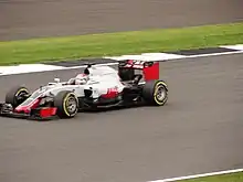 Photo vue de gauche de la Haas VF-16 de Grosjean à Silverstone