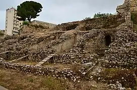 Ruines du stade de Patras, v. 80-90.