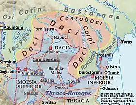 En bleu, les Thraces romanisés ; en orange les régions occupées par les Thraces du nord non-romanisés (« Daces libres »)