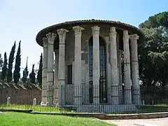 Le temple d'Hercule Olivarius sur le Forum Boarium.