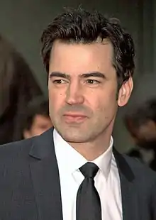 Ron Livingston dans le rôle de Gomez.