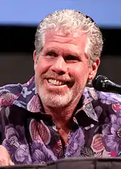 Ron Perlman interprète Nino.