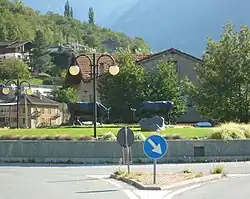 Giratoire à l'entrée de Berriat (chef-lieu) en hommage à la Bataille de reines.