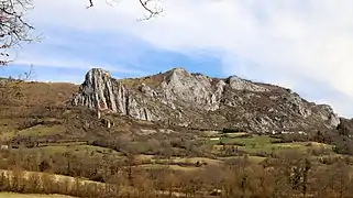 Le château, le Roc de la Lauzade et le Roc Marot.