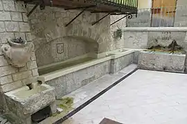 Fontaine-lavoir.