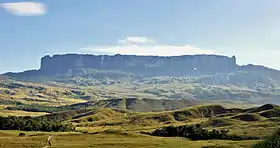 Vue du mont Roraima depuis le Venezuela au sud-ouest.