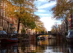 Vue du Bloemgracht au niveau du Rosa Overbeekbrug.