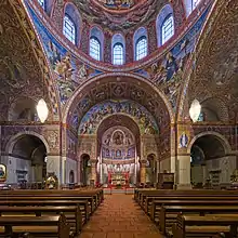 Intérieur de la basilique de Notre-Dame-du-Rosaire (Berlin, Allemagne).