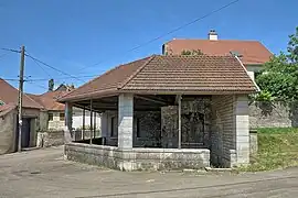 Le lavoir d'angle.