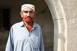 Barbe et poils teintés au henné, Pakistan, 2010