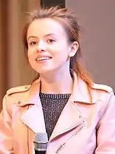 Rosie Day interprète Mary Hawkins